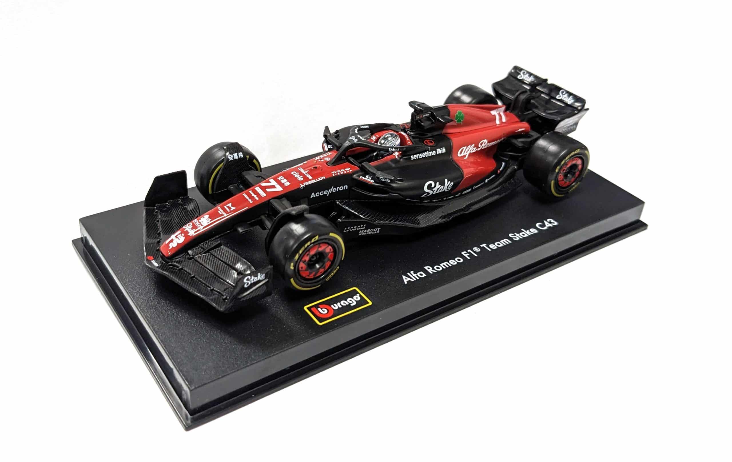 Bburago 18-38086 - Modellauto - F1 Alfa Romeo C43 #77 Bottas (mit Helm